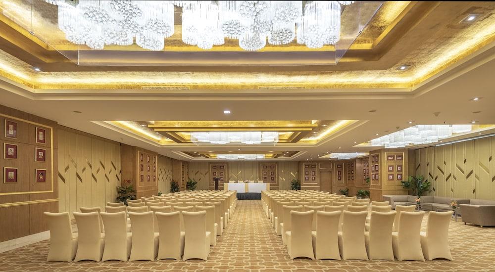 Radisson Gurugram Sohna Road City Center Γκουργκάον Εξωτερικό φωτογραφία