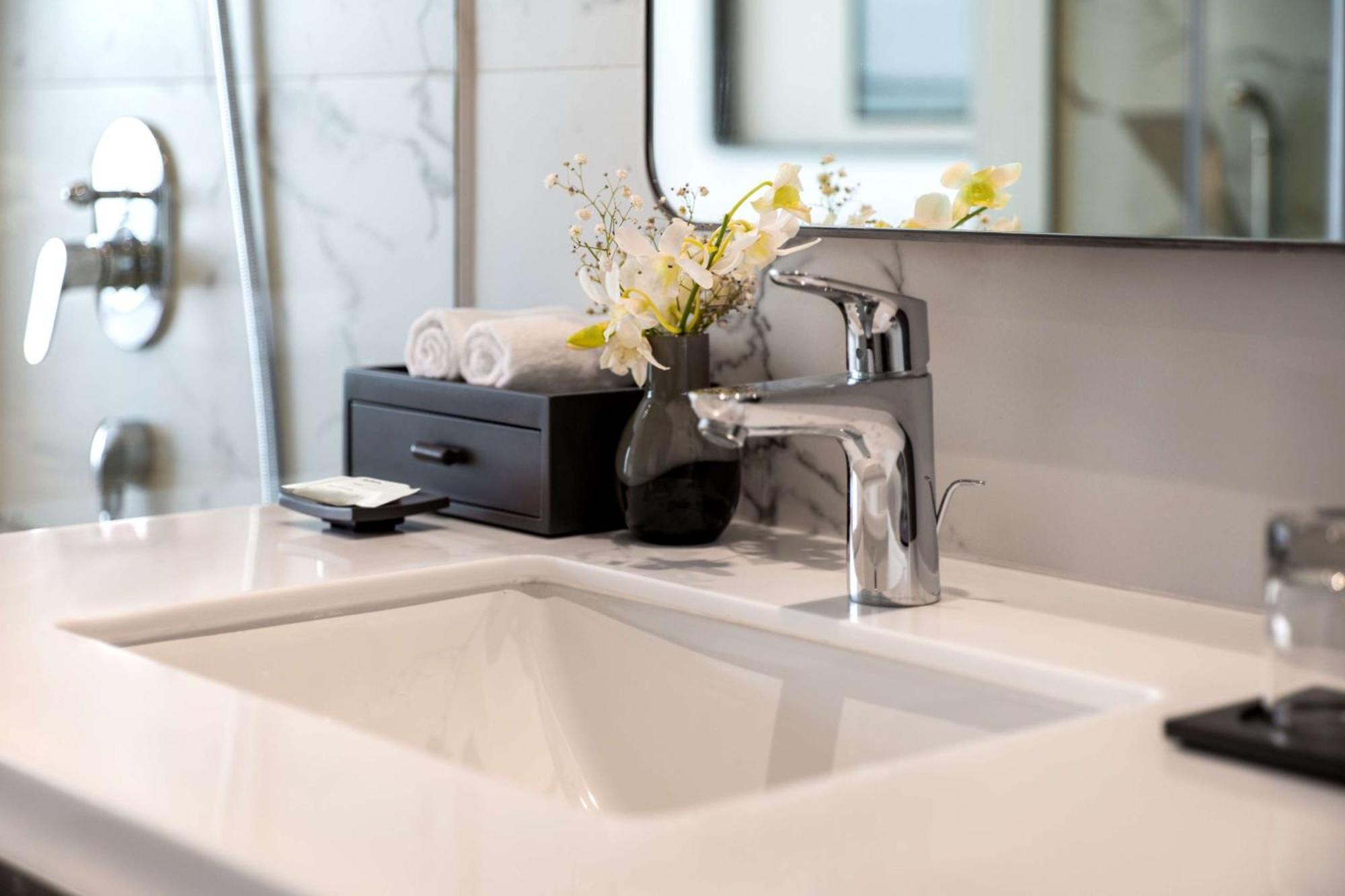 Radisson Gurugram Sohna Road City Center Γκουργκάον Εξωτερικό φωτογραφία