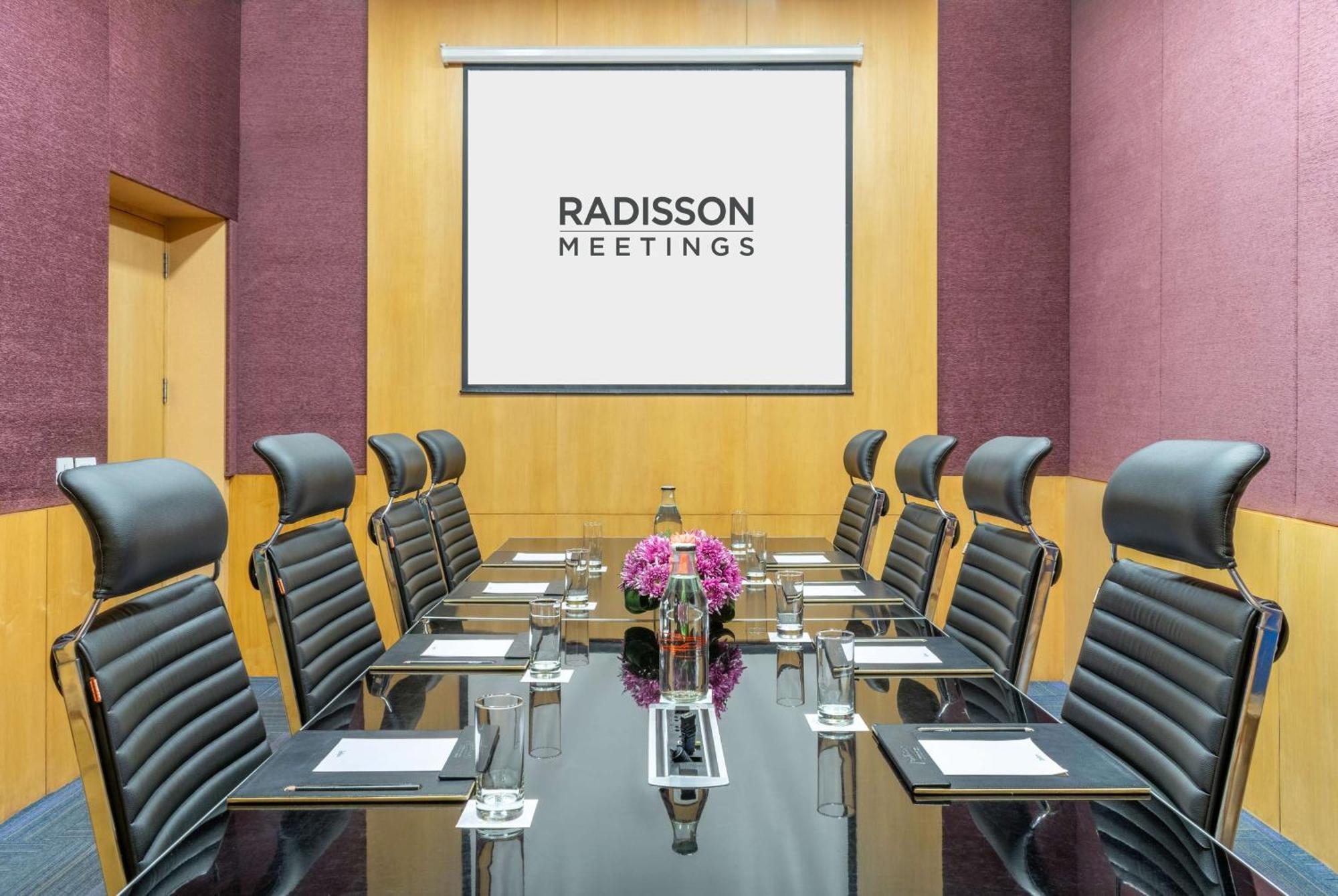 Radisson Gurugram Sohna Road City Center Γκουργκάον Εξωτερικό φωτογραφία